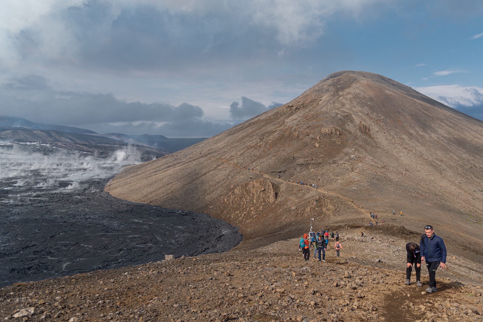 The hiking trail along the Fagradalsfjall eruption field.